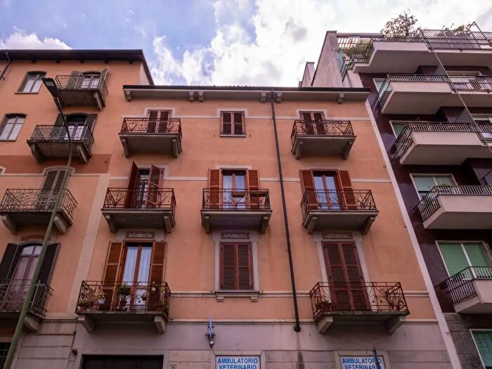 Appartamento con 5 locali in vendita in Via Moretta, Torino