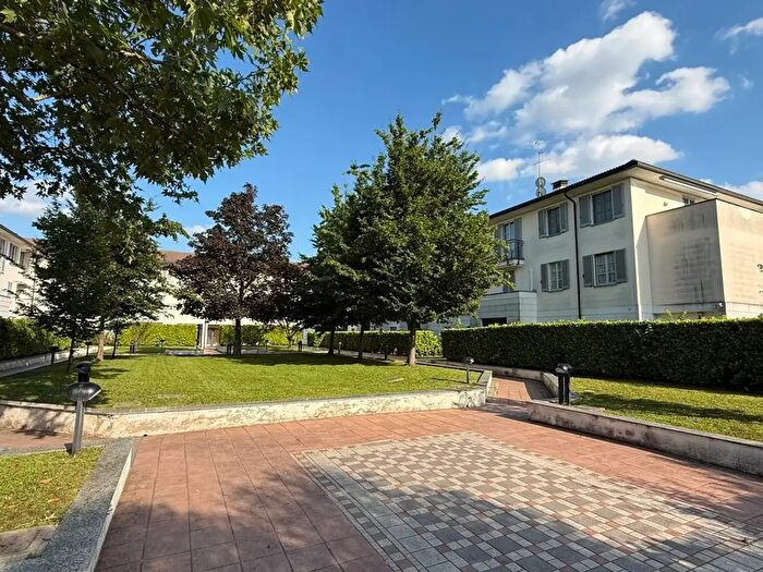 Appartamento quadrilocale in vendita in Piazza Don Enrico Civilini, Pioltello