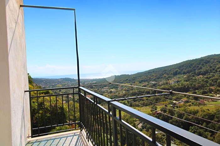 Appartamento trilocale in vendita in Via Roma, Vibonati