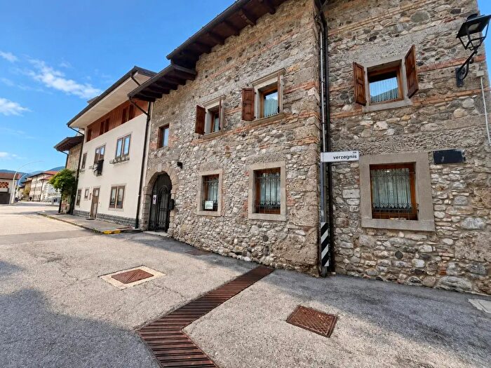 Casa con 5 locali in vendita in Piazza Gianfrancesco Cassetti, Tolmezzo