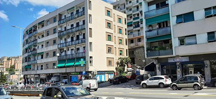 Appartamento trilocale in vendita in Via Carlo Swinburne Genova, Genova