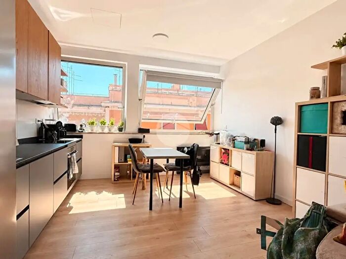 Appartamento trilocale in vendita in Via Mirandola, Roma