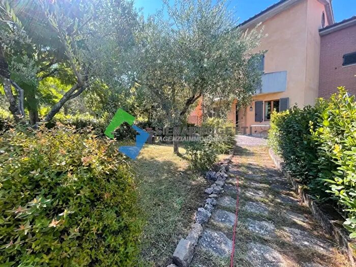Appartamento con 5 locali in vendita in Strada Eugenio Montale, Rapolano Terme