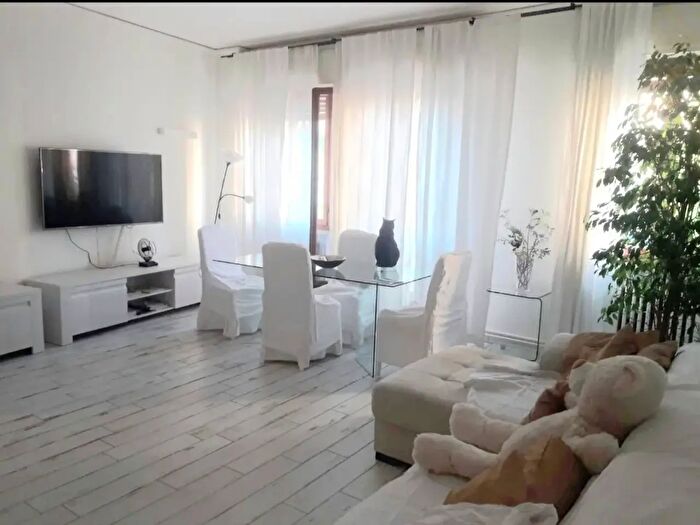 Appartamento con 6 locali in vendita in Via Umberto I, Rovigo