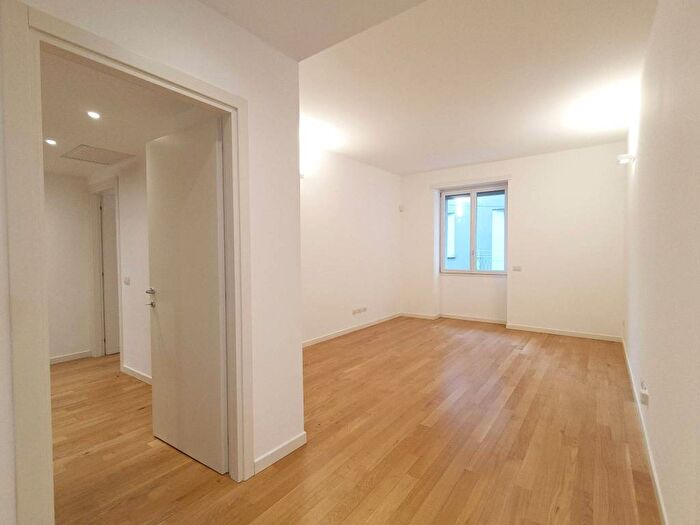 Appartamento trilocale in affitto in Via Piero della Francesca, Sempione, Milano