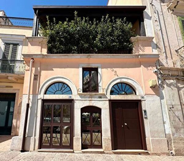 Casa con 6 locali in vendita in Piazza Vittorio Emanuele II, Andria