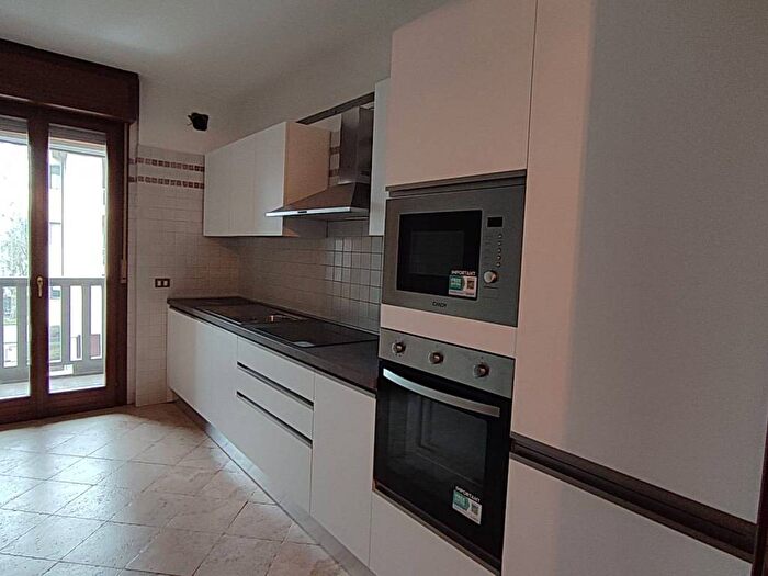 Appartamento trilocale in affitto in Via Carlo Cerruti, Centro Storico, Novara