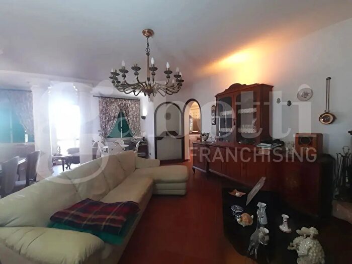 Casa quadrilocale in vendita in Contrada Cugni di Cassaro, Noto