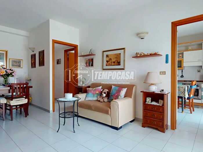 Appartamento trilocale in vendita in Via degli Alberi, Casamassima