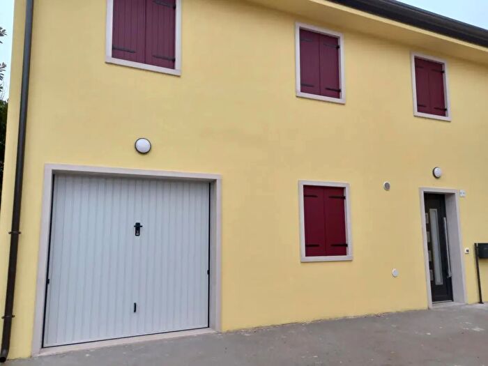 Casa trilocale in affitto in Via Sasse, Verona