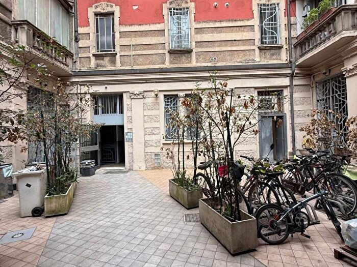 Appartamento monolocale in affitto in Viale Regina Giovanna, Porta Venezia, Milano