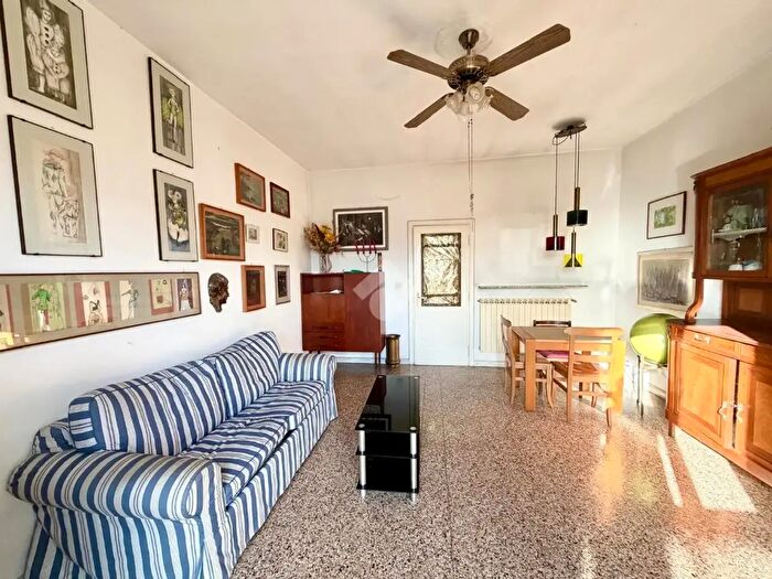 Appartamento con 5 locali in vendita in Via Paradiso, Genova