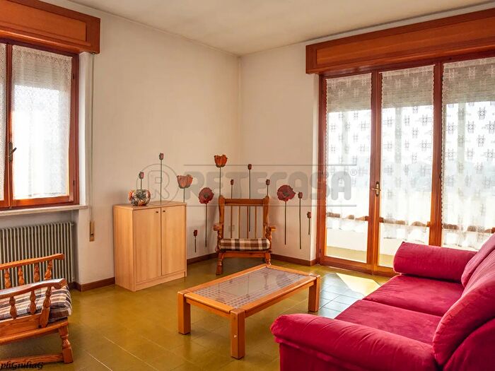 Appartamento con 8 locali in vendita in Viale dei Martiri, Dueville