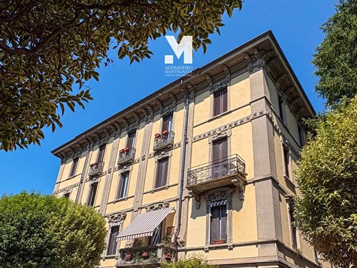 Appartamento quadrilocale in vendita in Via Giuseppe Ferrari, Como