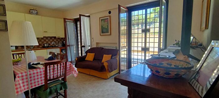 Appartamento trilocale in vendita in Via delle Pozzalane Forano, Forano