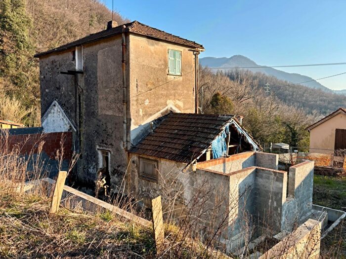 Casa con 9 locali in vendita in Salita Chiappa di Struppa, Genova