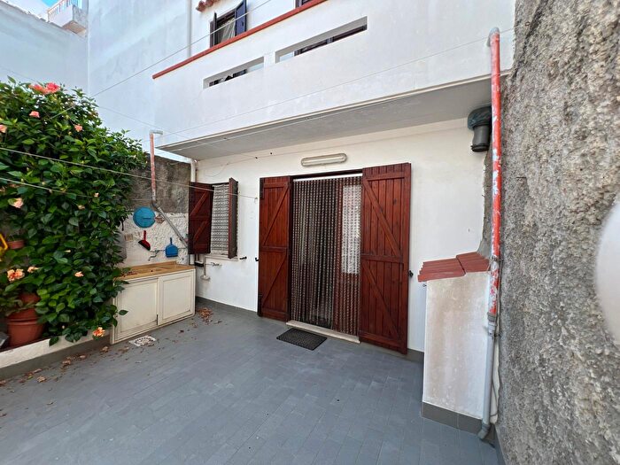 Casa con 7 locali in vendita in Via Siciliani, Calasetta