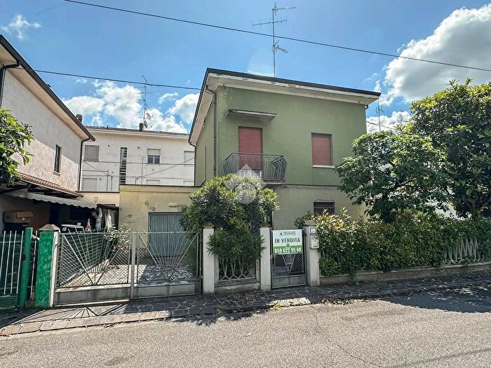 Casa trilocale in vendita in Via Flavio Gioia, Carpi