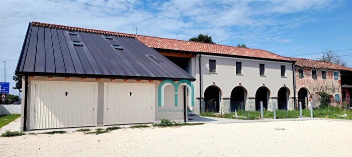 Casa con 7 locali in vendita in Via Toscanigo Salzano, Salzano