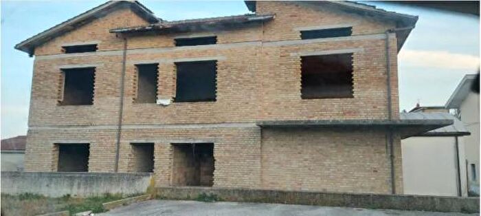 Casa con 5 locali in vendita in Viale John Fitzgerald Kennedy, Sant'Egidio Alla Vibrata
