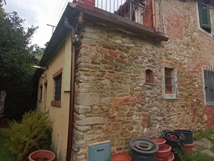 Casa con 7 locali in vendita in Scarperia e San Piero