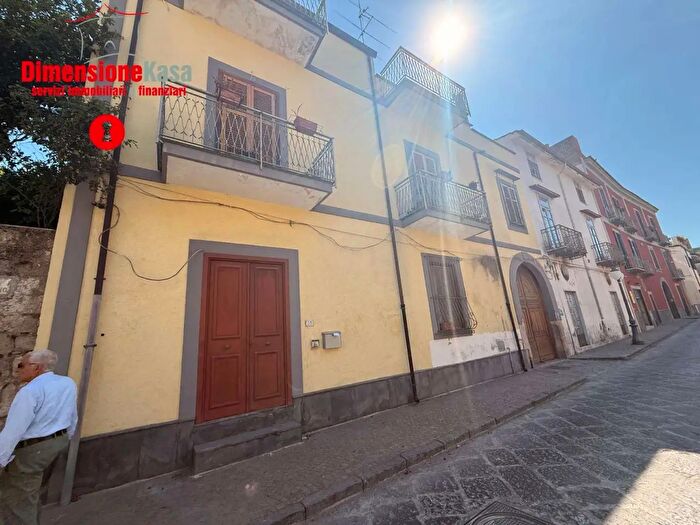 Casa con 5 locali in vendita in Corso Cesare Soprano, Liveri
