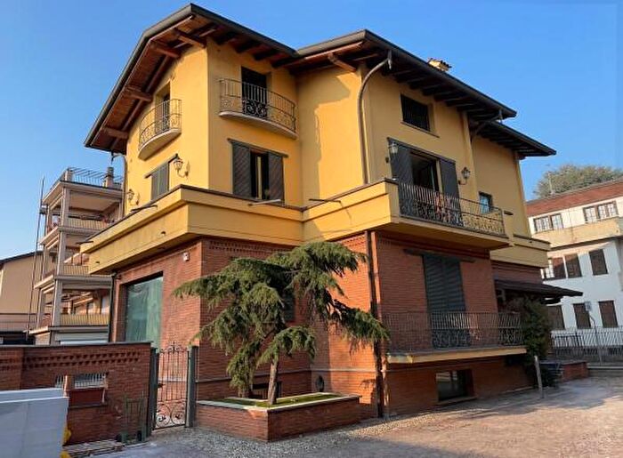 Appartamento trilocale in vendita in Via Dante Alighieri, Cabiate