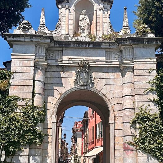 Appartamento con 6 locali in vendita in Sarzana