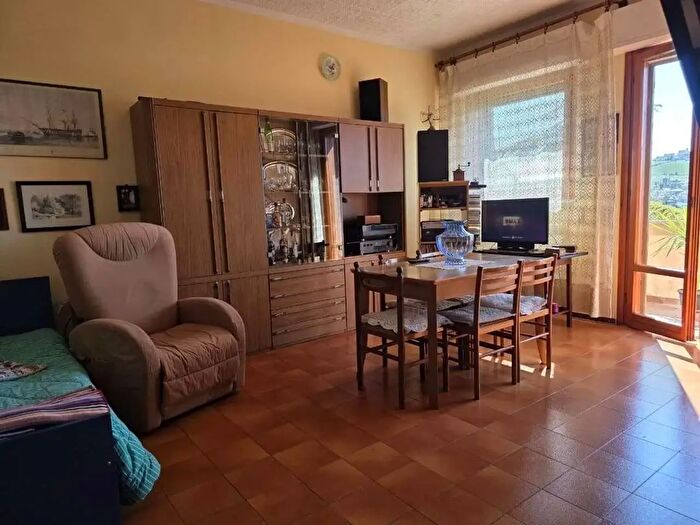 Appartamento trilocale in vendita in Ancona