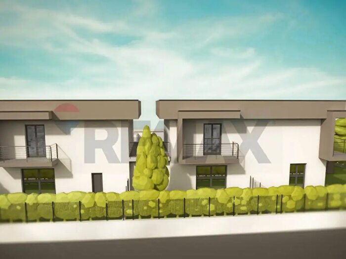 Casa quadrilocale in vendita in Piazza Primo Maggio, Cairate