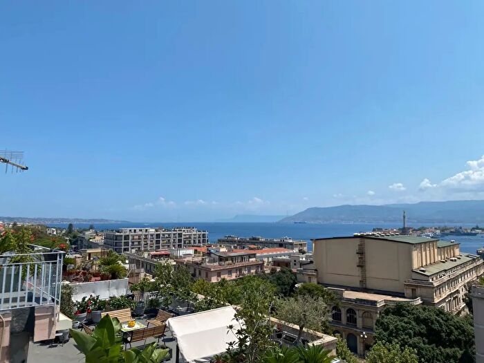 Appartamento con 7 locali in vendita in Via Romagnosi, Messina