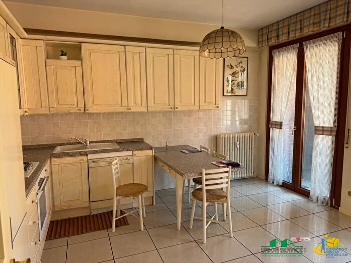 Appartamento con 5 locali in vendita in Strada Giuseppe Mazzini, Parma