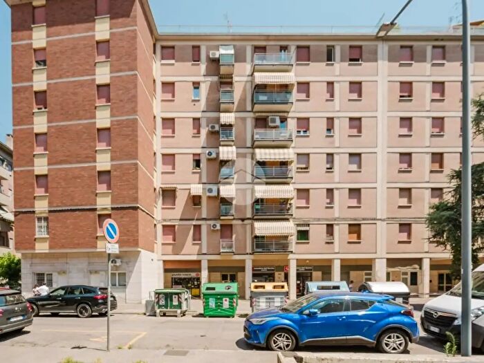 Appartamento trilocale in vendita in Via Trilussa, Bologna