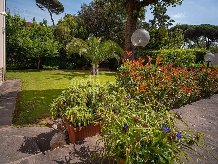 Casa con 8 locali in vendita in Pisa