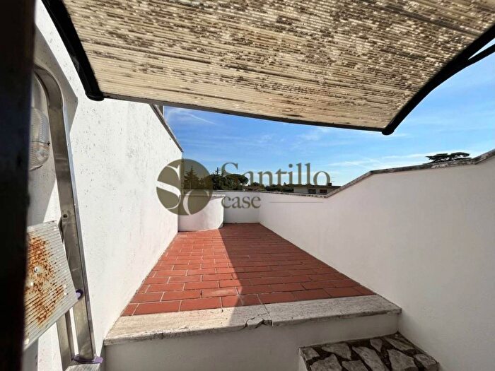 Appartamento trilocale in vendita in Via Ischia di Castro, Tomba di Nerone, Roma