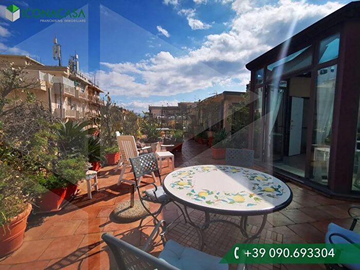 Appartamento con 6 locali in vendita in Via Madonna della Mercede, Messina