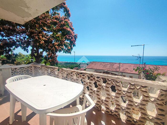 Appartamento trilocale in vendita in Via Paradiso, Falconara Albanese