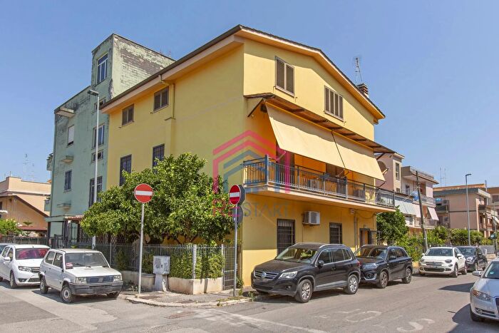 Casa con 9 locali in vendita in Via delle Pesche, Aprilia