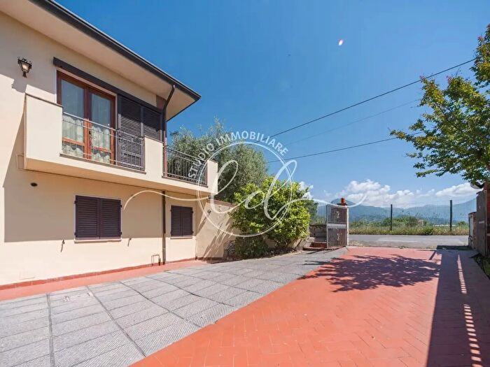 Appartamento con 5 locali in vendita in Pietrasanta