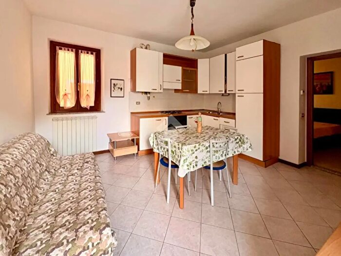 Appartamento bilocale in vendita in Via Cialdini, Levate