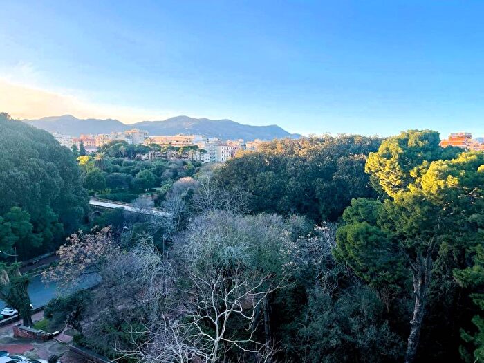 Appartamento con 5 locali in affitto in Piazza Goffredo Mameli, Libertà Villabianca, Palermo