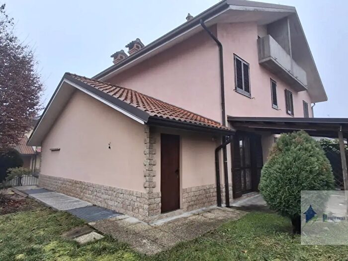 Casa trilocale in affitto in Via Arconati Visconti, Arconate