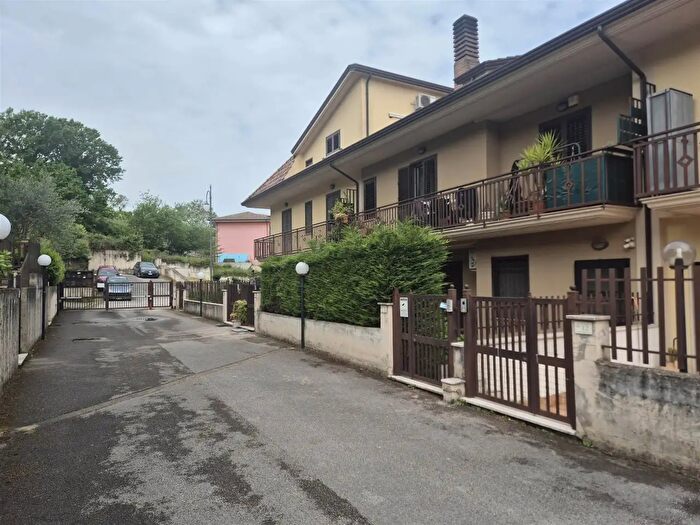 Appartamento quadrilocale in vendita in Via Parco Nicola Leone, Pratola Serra