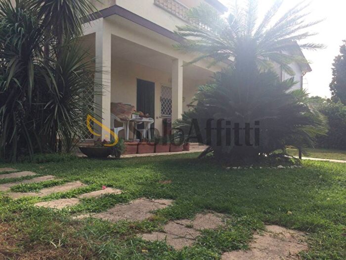 Casa trilocale in affitto in Via Adda, Villa Claudia, Anzio