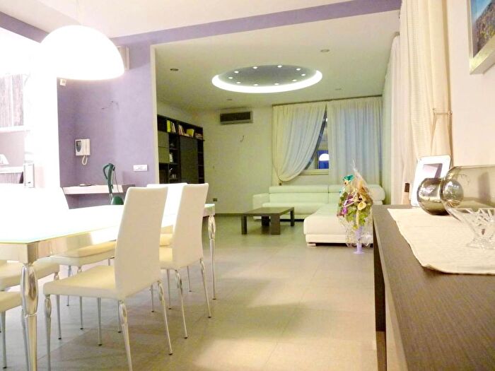 Appartamento con 5 locali in affitto in Via della Libertà, Villaricca