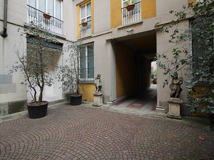 Appartamento monolocale in affitto in Via Alessandro Volta, Moscova, Milano