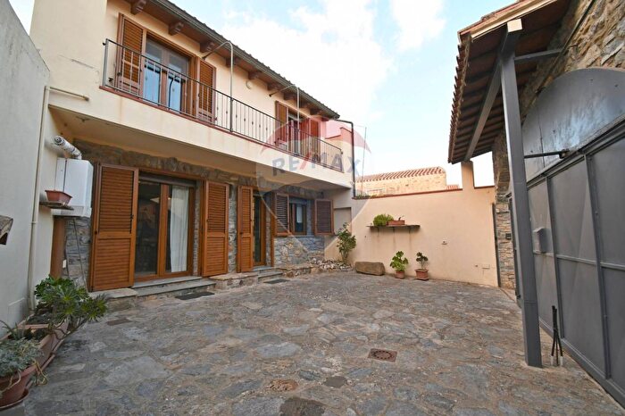 Casa quadrilocale in vendita in Vico I Dante Alighieri, Villasalto