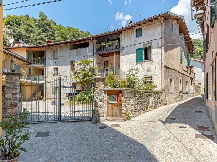 Appartamento quadrilocale in vendita in Albavilla