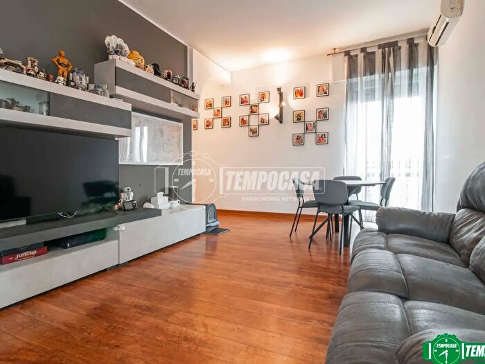 Appartamento trilocale in vendita in Via Don Gianola, Garbagnate Milanese