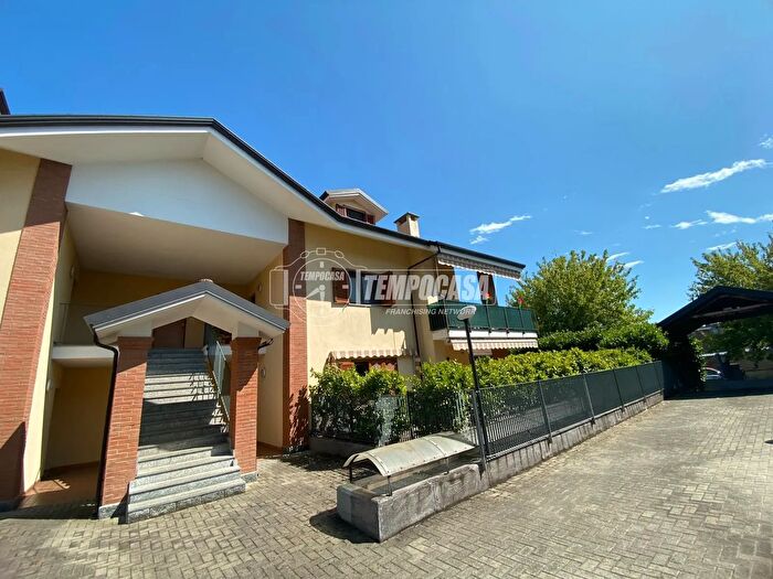 Appartamento con 5 locali in vendita in Via Genova, Volpiano